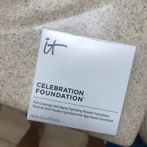 IT Cosmetics Celebration Foundation Powder - LIGHT